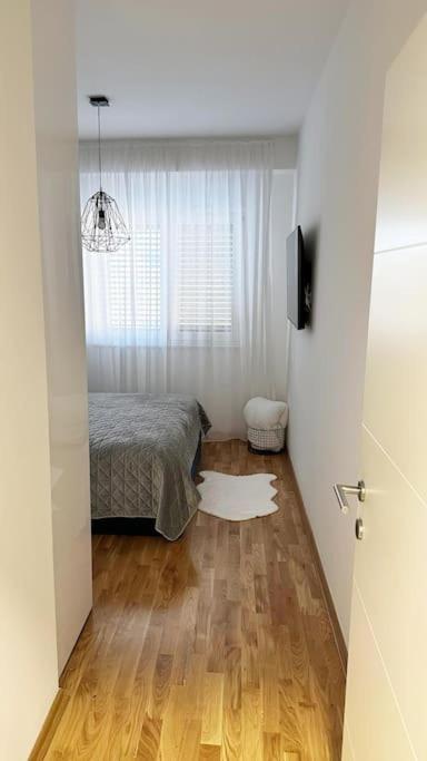 New Modern Accommodation In City Меткович Экстерьер фото