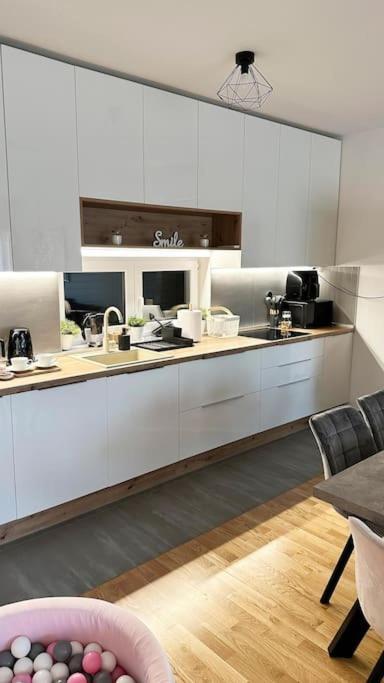 New Modern Accommodation In City Меткович Экстерьер фото